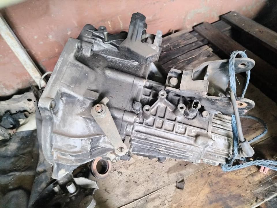 Hyundai Elantra j2 gearbox - Private Seller Hyundai Elantra j2 gearbox - Private Seller