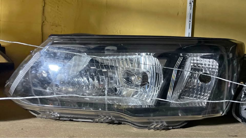 Mahindra XUV300 normal headlight - Private Seller Mahindra XUV300 normal headlight - Private Seller