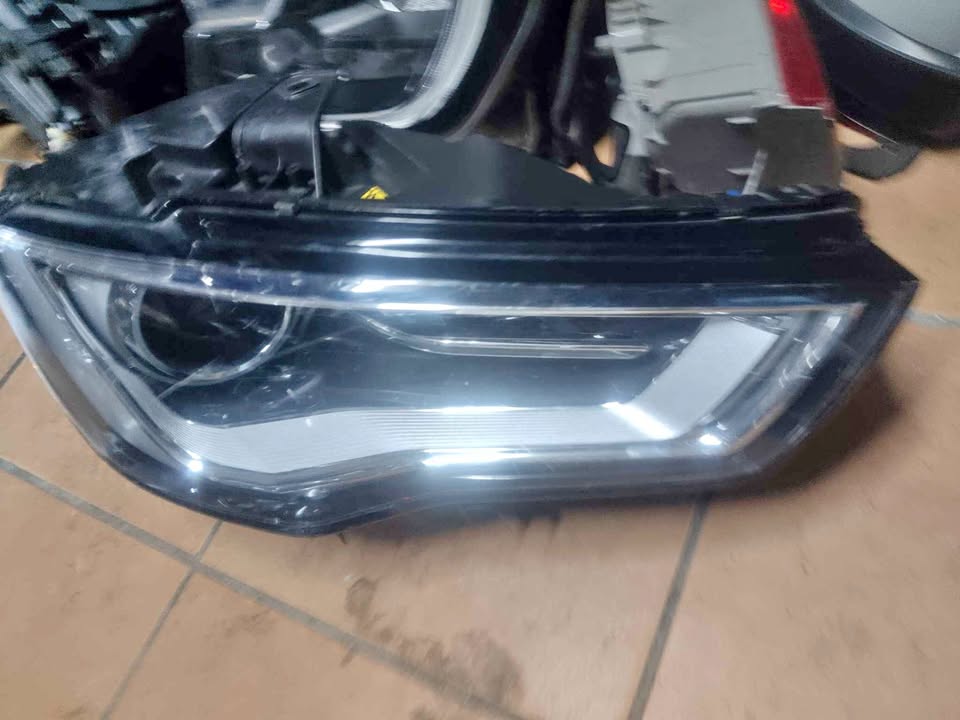 Audi A3 2014 right headlight - Private Seller Audi A3 2014 right headlight - Private Seller
