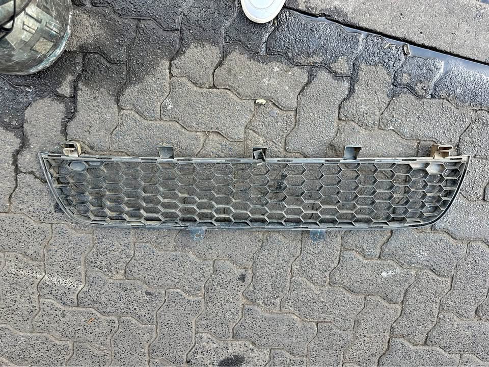 2008-2012 MITSUBISHI PAJERO Sport Lower Grille - Private Seller 2008-2012 MITSUBISHI PAJERO Sport Lower Grille - Private Seller