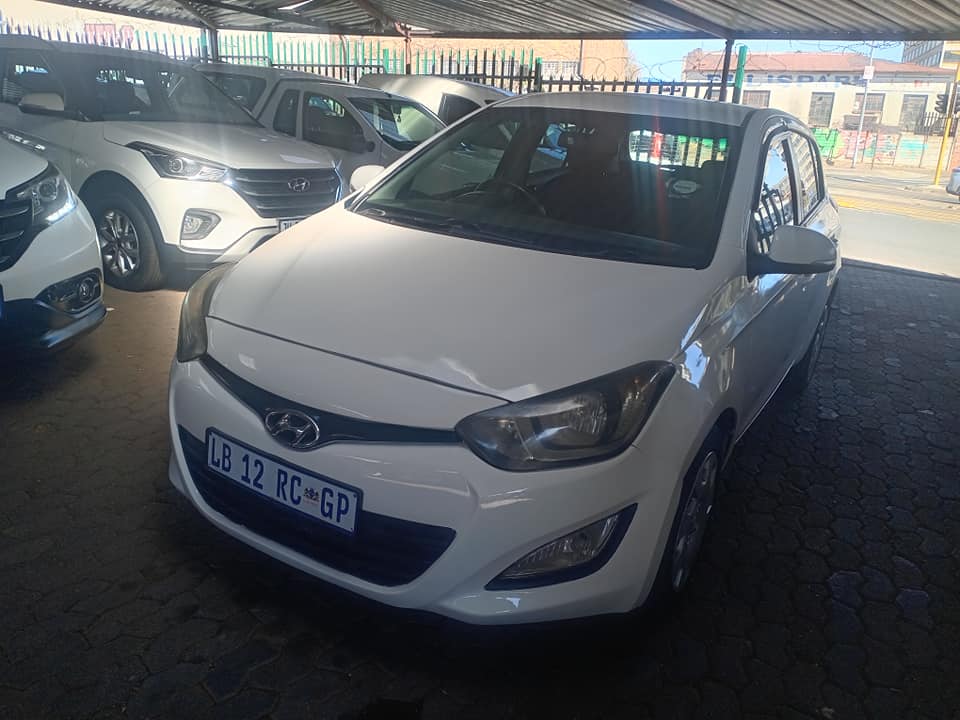 Hyundia i120 1.4 Manual petrol  2013 White