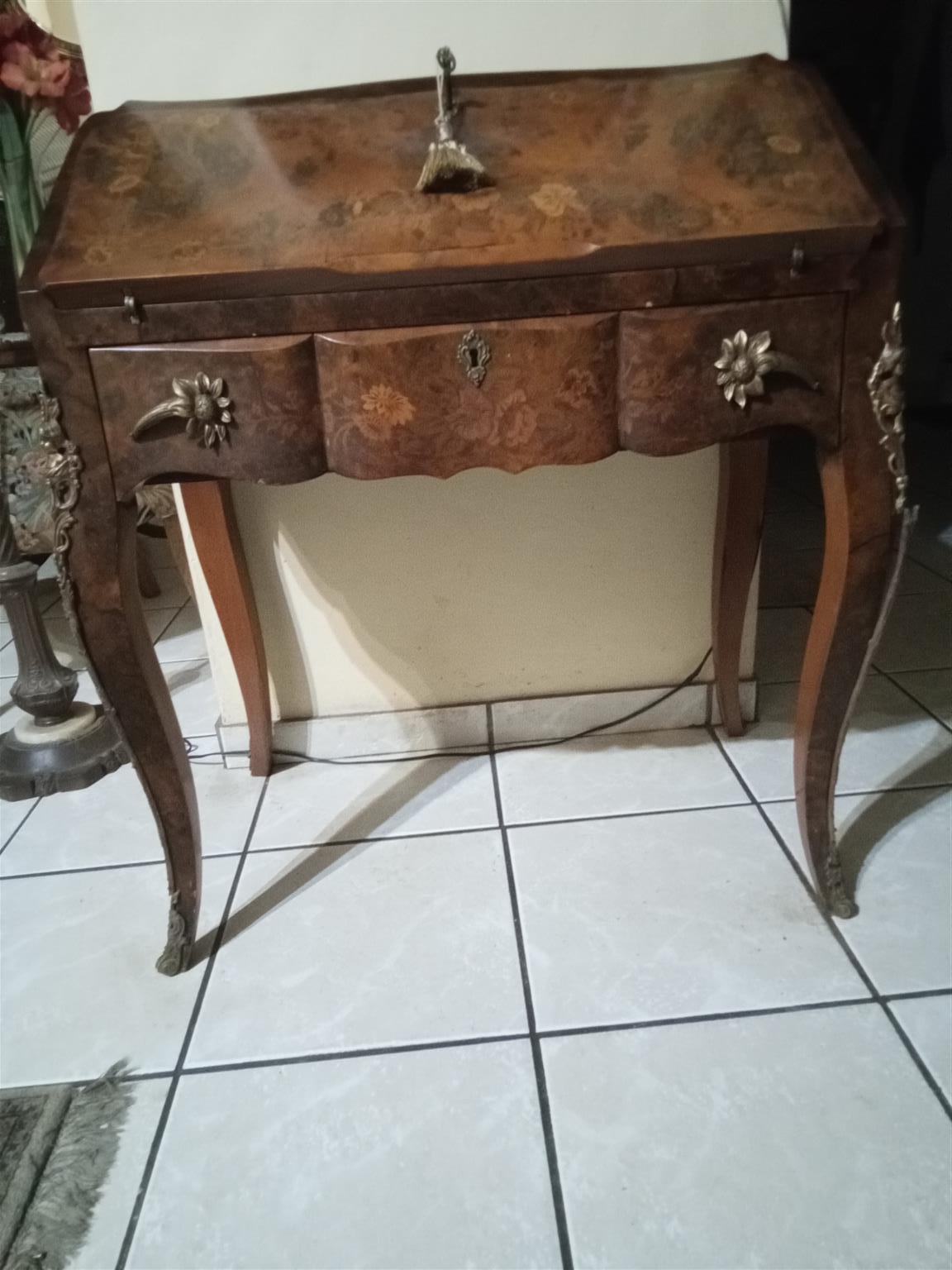 Antique vinisian sloping writing desk 50 years okd