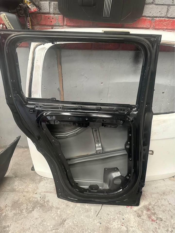 Land Rover Defender Left Rear Door - Private Seller Land Rover Defender Left Rear Door - Private Seller