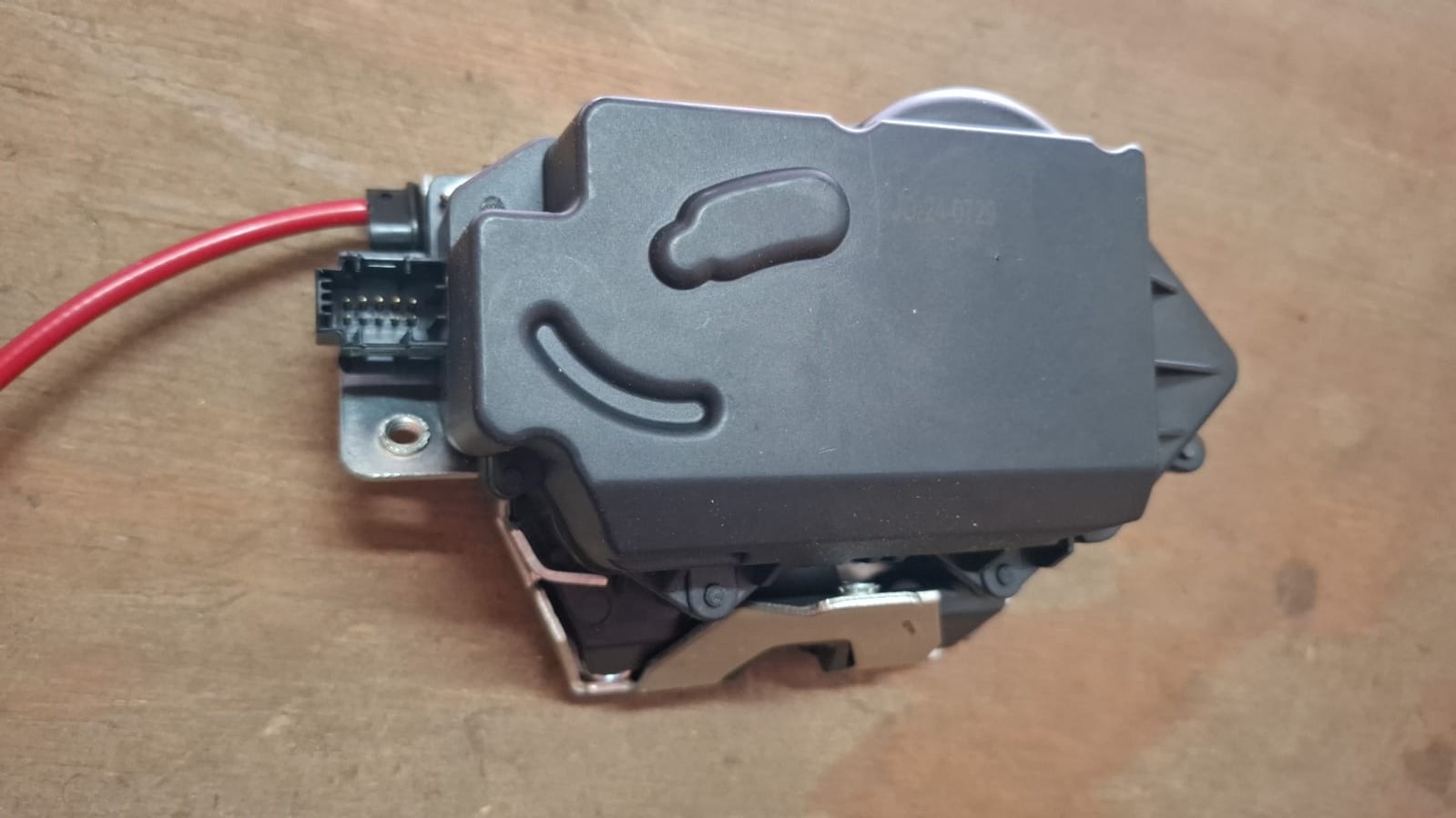 Mercedes W164 ML320 ML350 ML400 ML500 ML63 Boot Lock – For Sale Mercedes W164 ML320 ML350 ML400 ML500 ML63 Boot Lock – For Sale