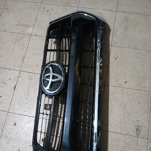 Toyota hilux gd6 grill - Private Seller Toyota hilux gd6 grill - Private Seller