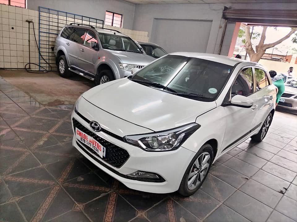2016 Hyundai i20 Automatic 1.4 White, Service book, reverse sensor 71000km