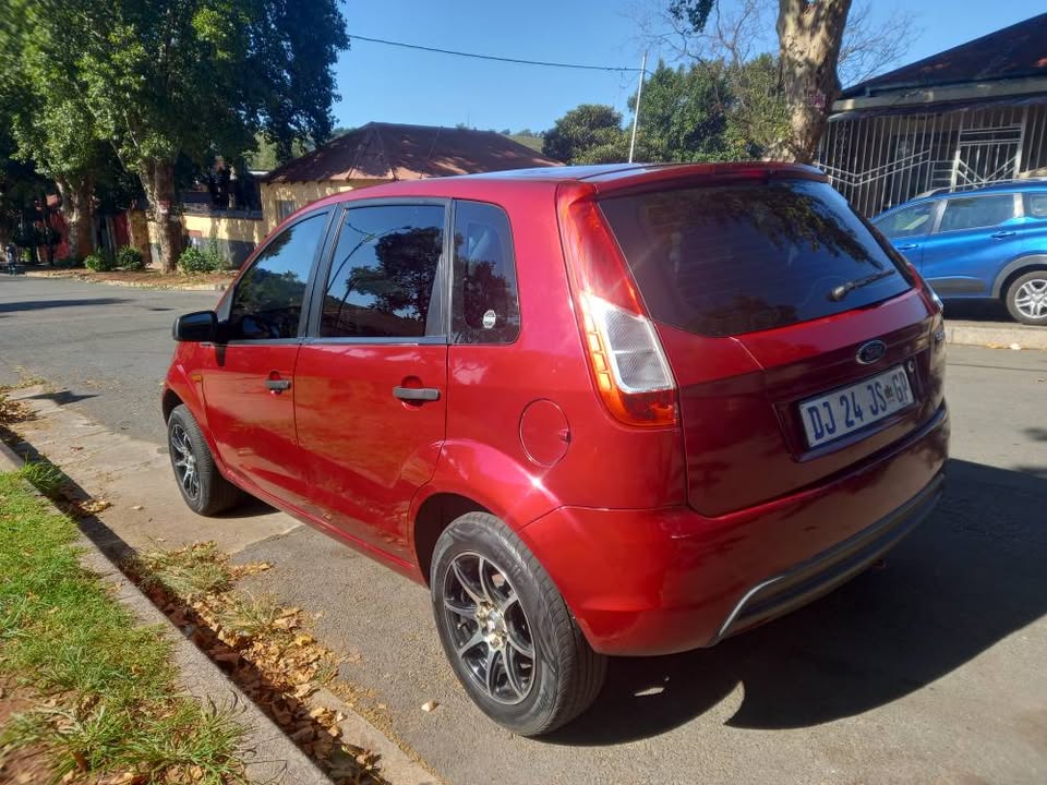 Ford FIGO HATCHBACK 1.4 ENGINE PETROL. 2014 Model, Manual, Maroon Color, Mileage