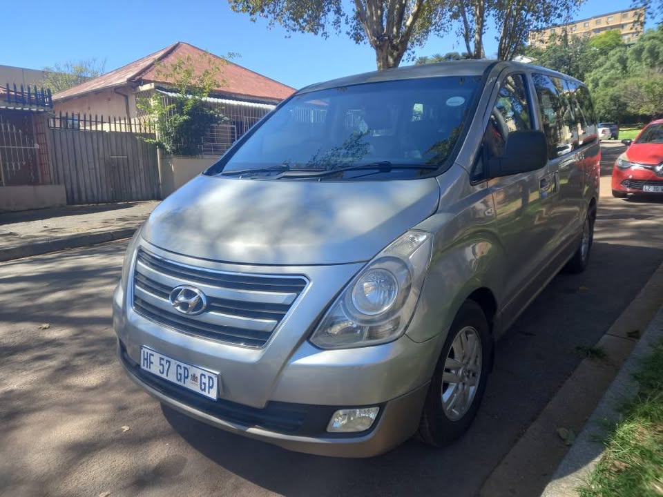 2018 Hyundai H-1 BUS 2.5 Diesel, Automatic, Silver, 126000kms Spare KEY.