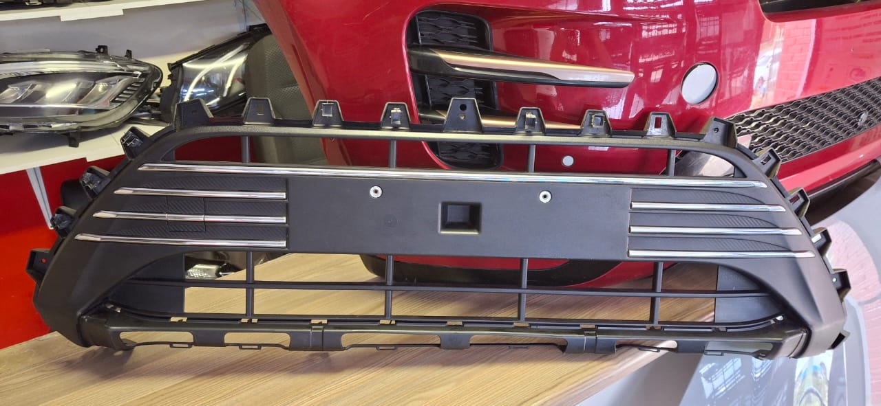 2022 MAHINDRA XUV300 BOTTONM GRILL AVAILABLE FOR SALE - Private Seller 2022 MAHINDRA XUV300 BOTTONM GRILL AVAILABLE FOR SALE - Private Seller