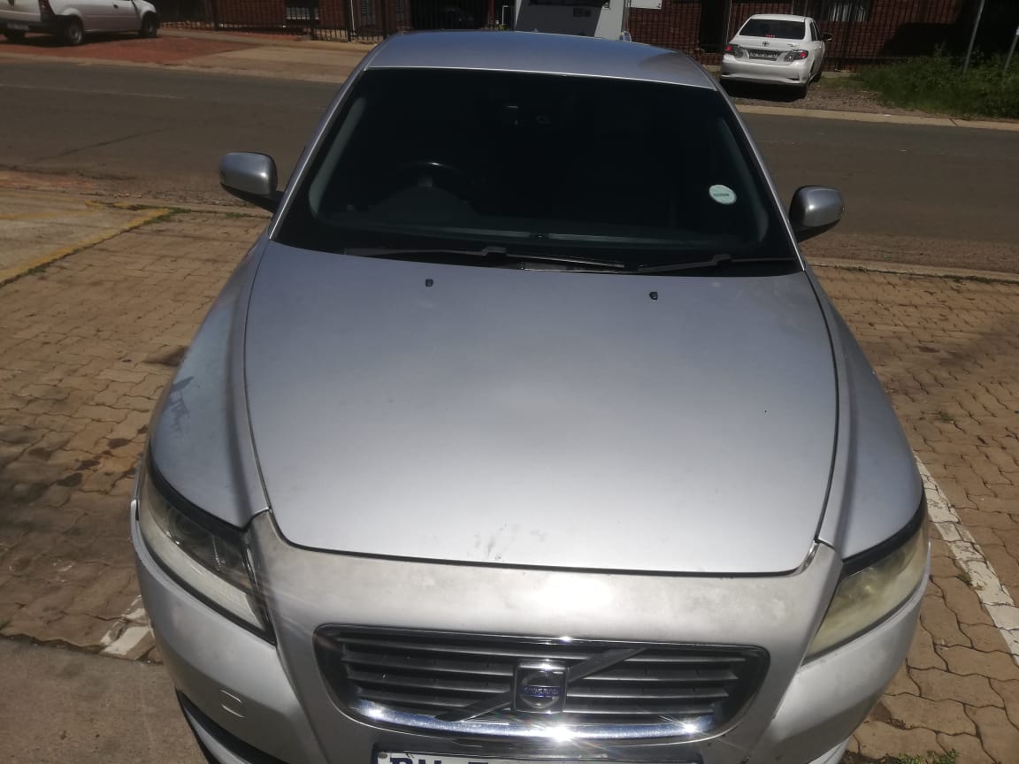 VOLVO S40 2010 FOR STRIPPING (DELIVERY AVAILABLE COUNTRY WIDE) - Private Seller VOLVO S40 2010 FOR STRIPPING (DELIVERY AVAILABLE COUNTRY WIDE) - Private Seller