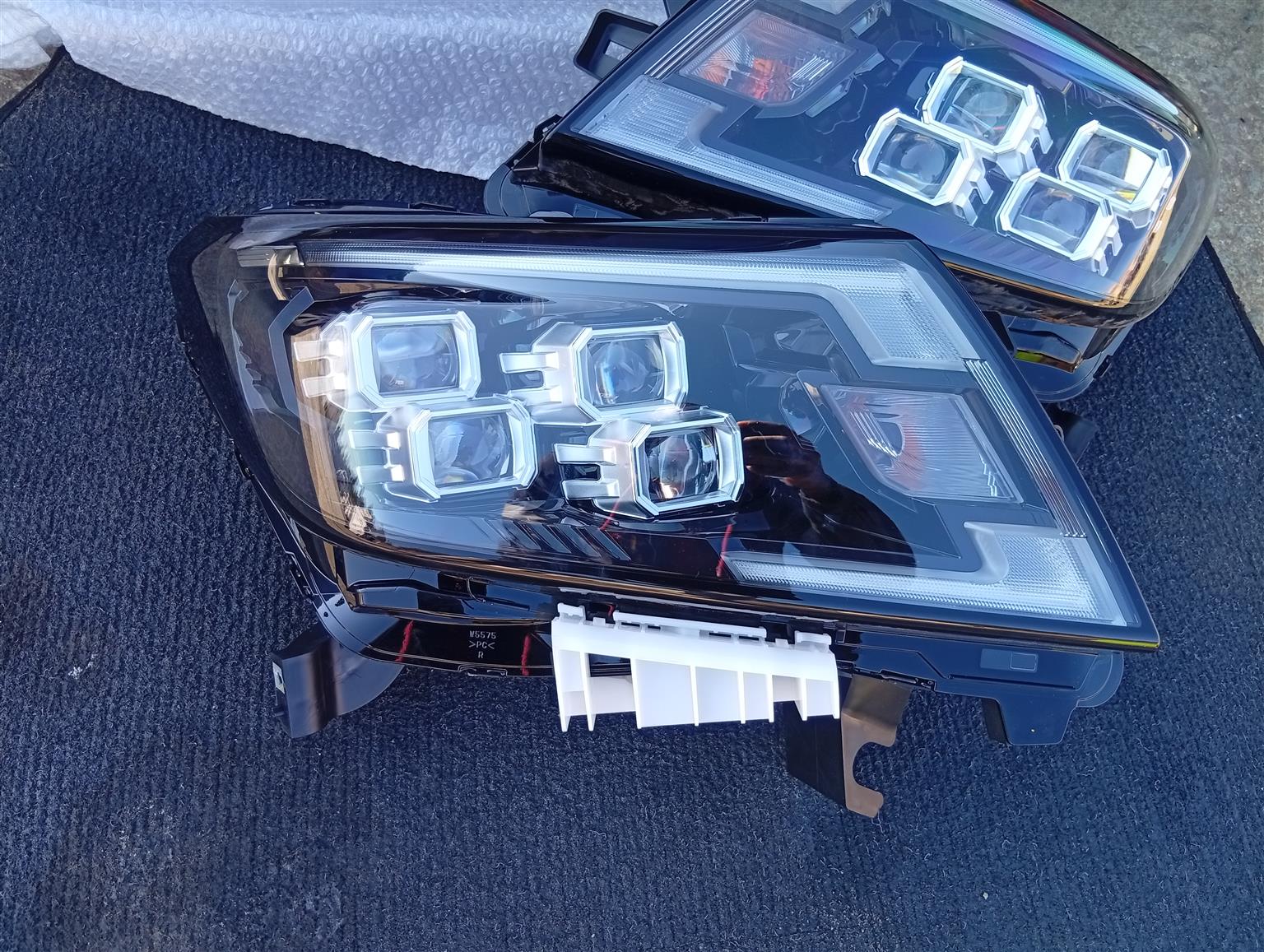 2022-2024 nissan Navara left and right led brand new headlights for sale