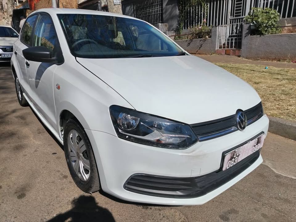 2024 V W polo vivo hatch back 1.4 White