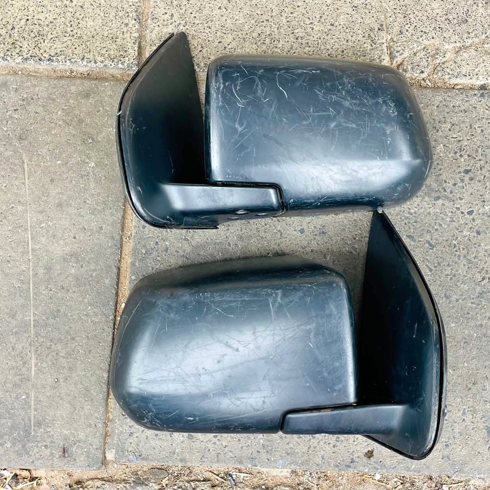 Isuzu D-Max side mirrors - Private Seller Isuzu D-Max side mirrors - Private Seller