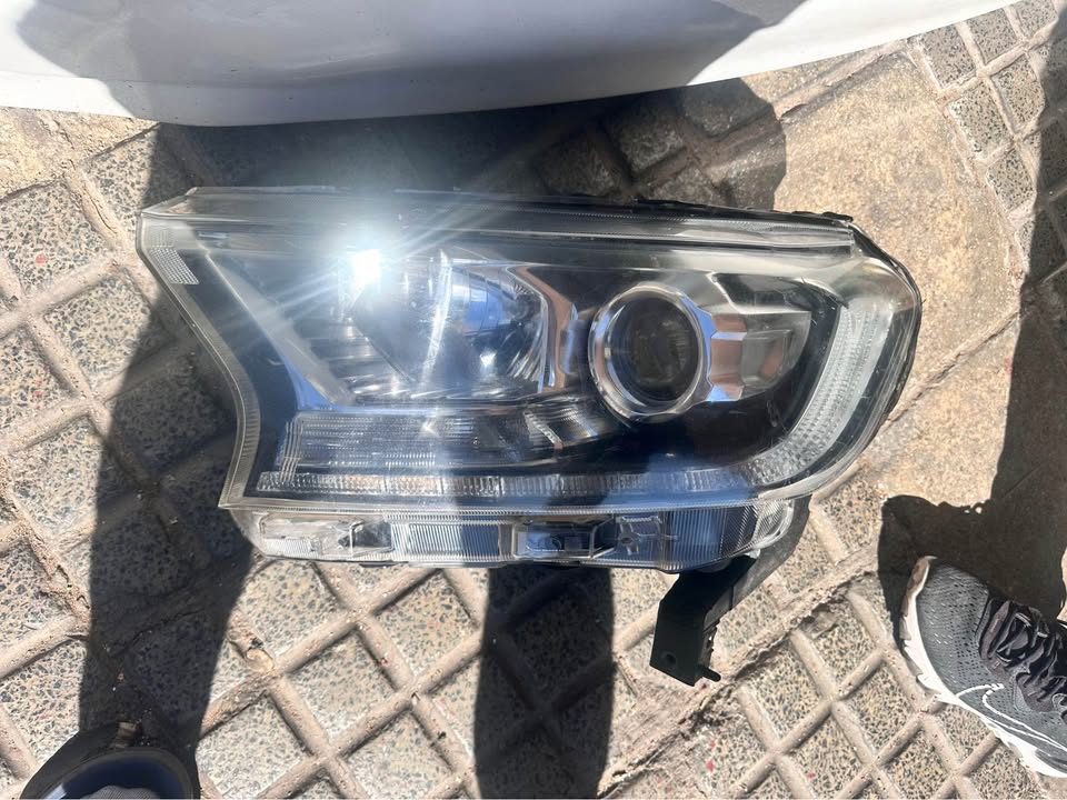 Ford ranger t7 wildtrack left side led headlight - Private Seller Ford ranger t7 wildtrack left side led headlight - Private Seller