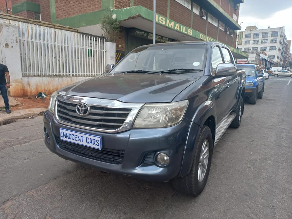 2012 TOYOTA HILUX 2.7 VVT PETROL, MANUAL TRANSMISSION ,GREY COLOUR, MILEAGE 95000KM