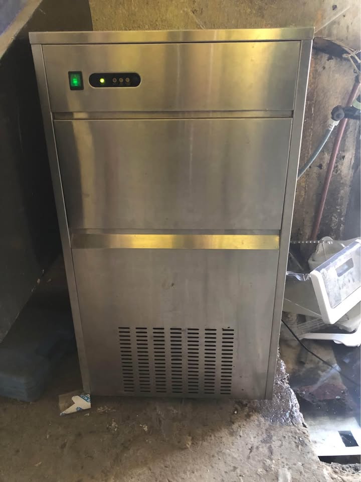 Snow master SM-60 gourmet ice machine | Junk Mail Marketplace