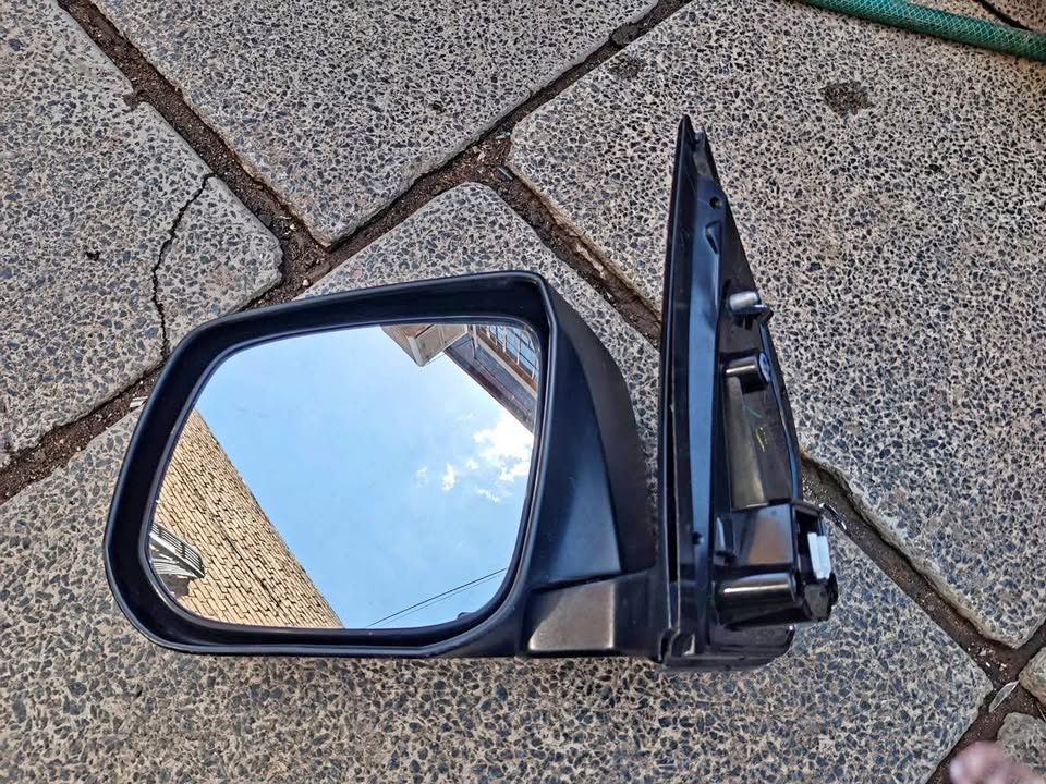 Isuzu D-Max side mirror - Private Seller Isuzu D-Max side mirror - Private Seller