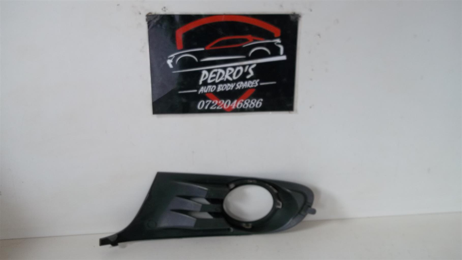 VW Golf 6 front bumper right fog light grille - Private Seller VW Golf 6 front bumper right fog light grille - Private Seller