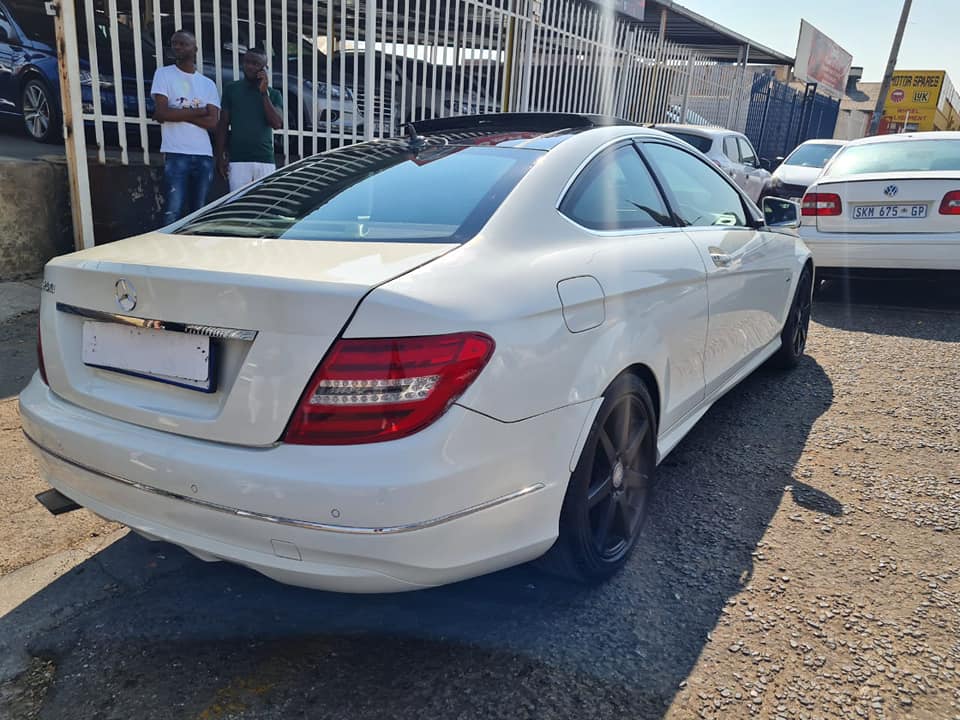 2012 Mercedes Benz C250 CDI Automatic Coup leather seat and sunroof