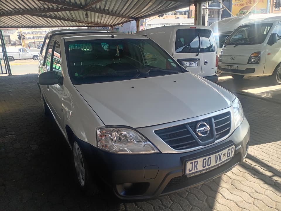 2017 Nissan NP200 1.6 Manual Petrol White Canopy