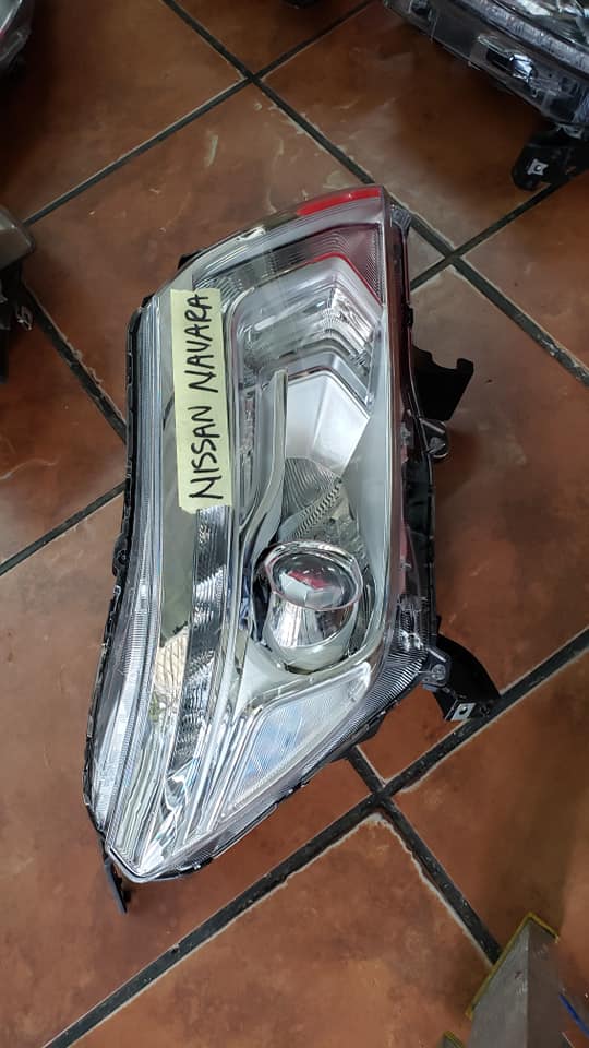 Nissan Navarra Headlight (clean) - Private Seller