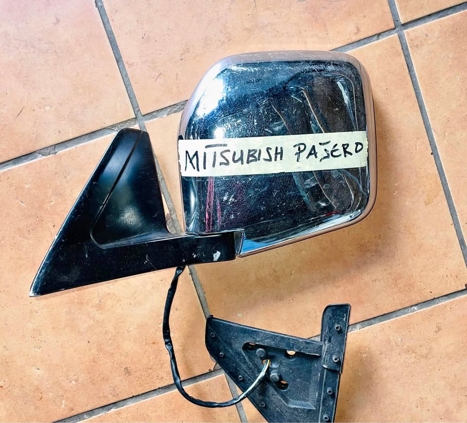 Mitsubishi Pajero side mirror - Private Seller Mitsubishi Pajero side mirror - Private Seller