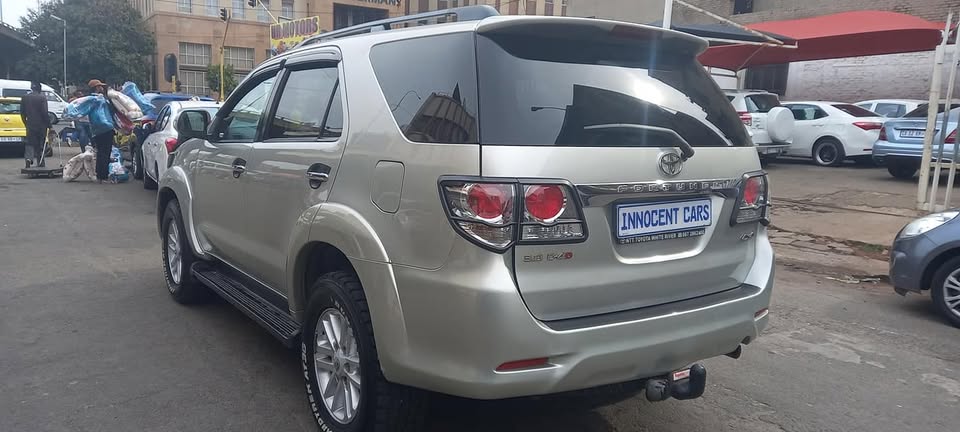 2014 TOYOTA FORTUNER 3.0 D4D DIESEL, 4X4 AUTOMATIC, SILVER COLOUR, MILEAGE