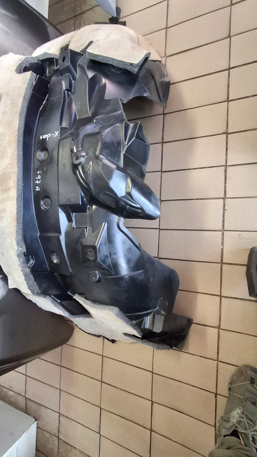 2022 MERCEDES BENZ W470 X CLASS FENDER LINER RIGHTSIDE  FOR SALE - Private Seller