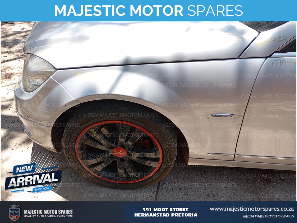 2011 mercedes benz c200 cgi w204 fenders for sale - Private Seller