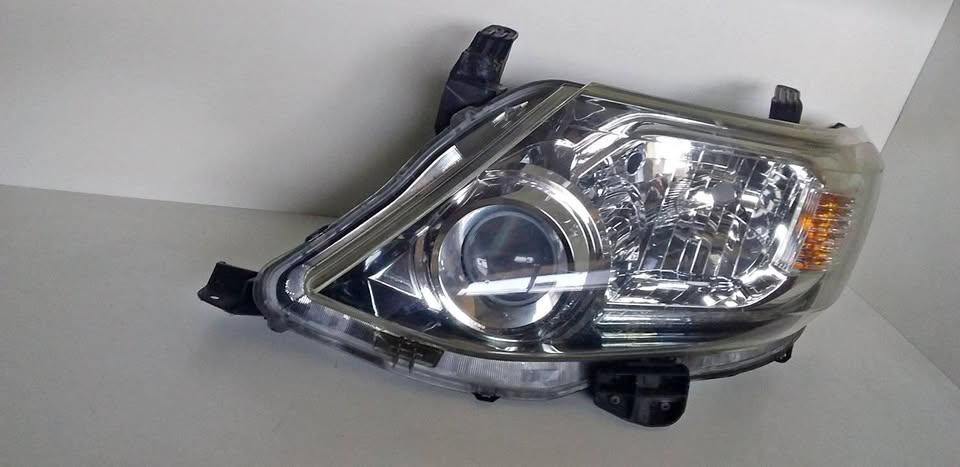 Toyota fortuner headlight - Private Seller Toyota fortuner headlight - Private Seller