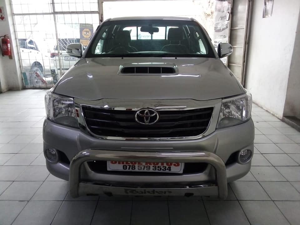 2011 TOYOTA HILUX 3.0 D4D EXTRA CAB 4X4 MANUAL SILVER DIESEL TOWBAR