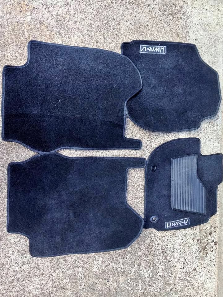 Honda Wrv custom carpets - Private Seller Honda Wrv custom carpets - Private Seller