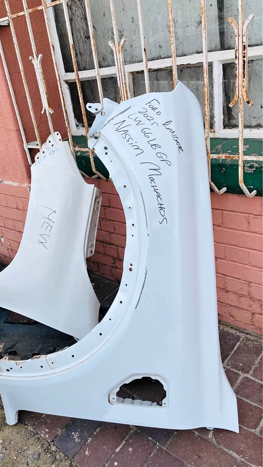 FORD RANGER T9 FENDER - Private Seller FORD RANGER T9 FENDER - Private Seller