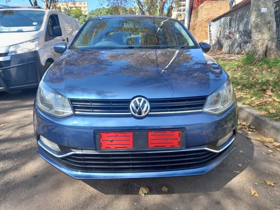 2017 V W polo Tsi 1.2 Petrol, Manual, Blue. Leather seat, Spere key, 138 000