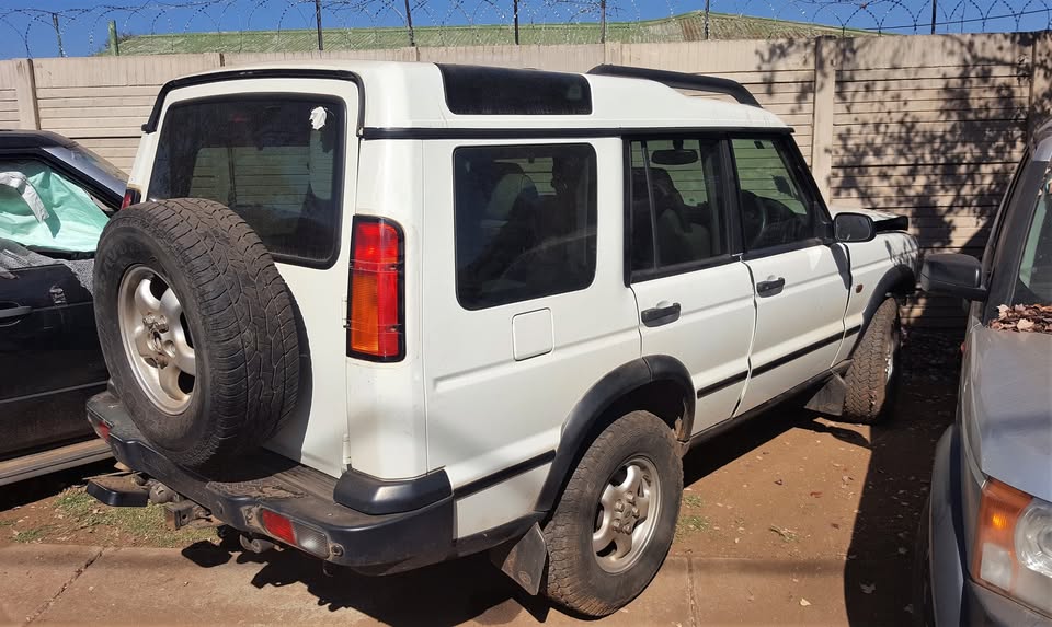 Land Rover Discovery 2 TD5 – Striping for spares | AUTO EZI