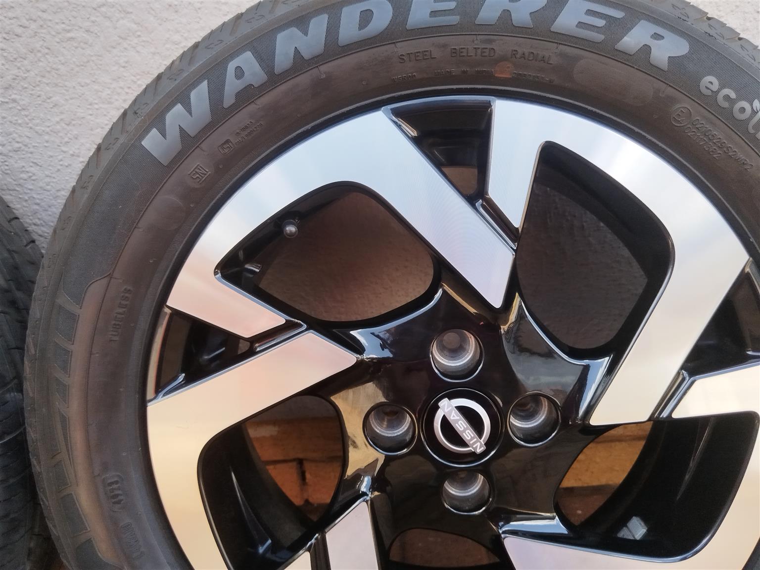 OEM Nissan Magnite Mags and tyres - Private Seller OEM Nissan Magnite Mags and tyres - Private Seller