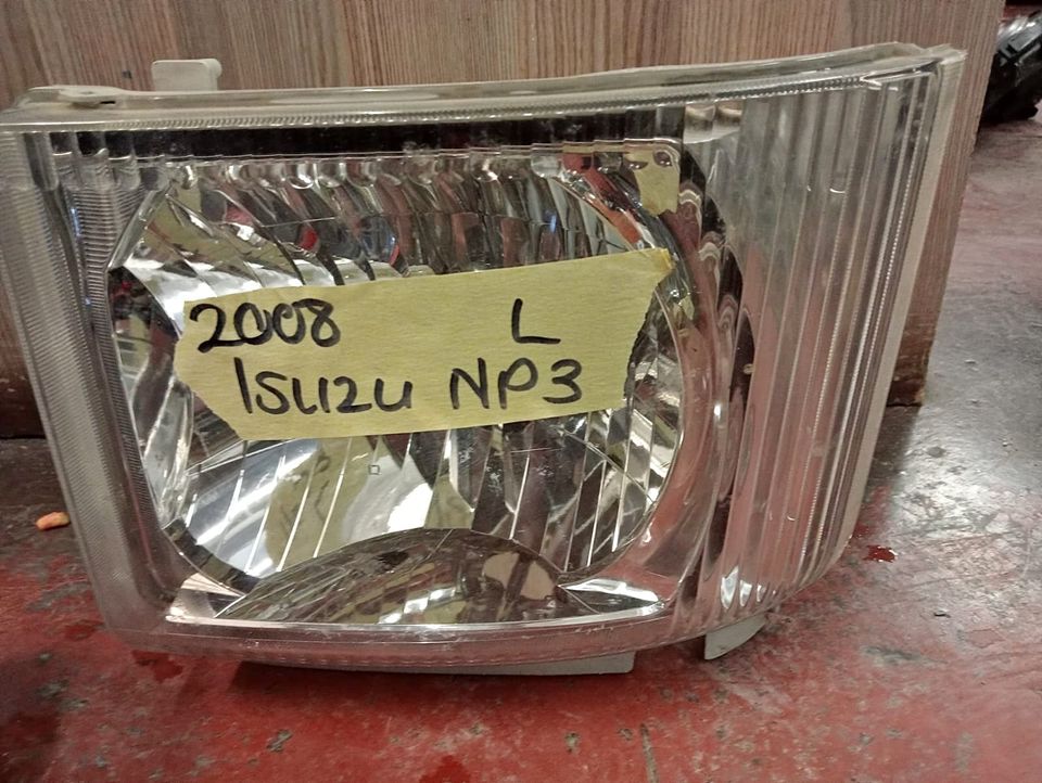 2008 ISUZU NPR HEADLIGHT - Private Seller 2008 ISUZU NPR HEADLIGHT - Private Seller