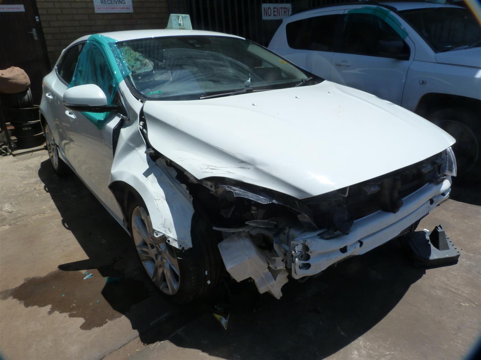 Volvo V40 T4 Manual White - 2014 SPARESBOYZ STRIPPING FOR SPARES - Private Seller Volvo V40 T4 Manual White - 2014 SPARESBOYZ STRIPPING FOR SPARES - Private Seller