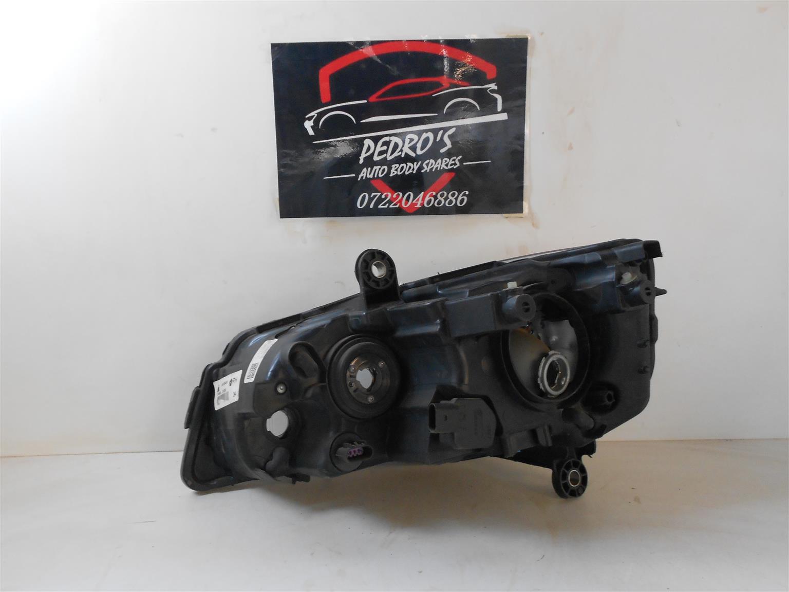 Chrysler voyager Right headlight - Private Seller