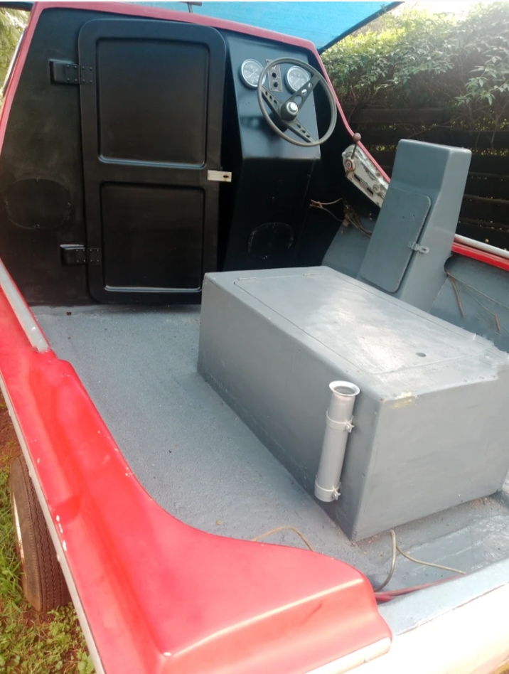 4.5m CRESTRIDER  cabin boat on trailer NO PAPERS.needs 2 new tyres rims still go