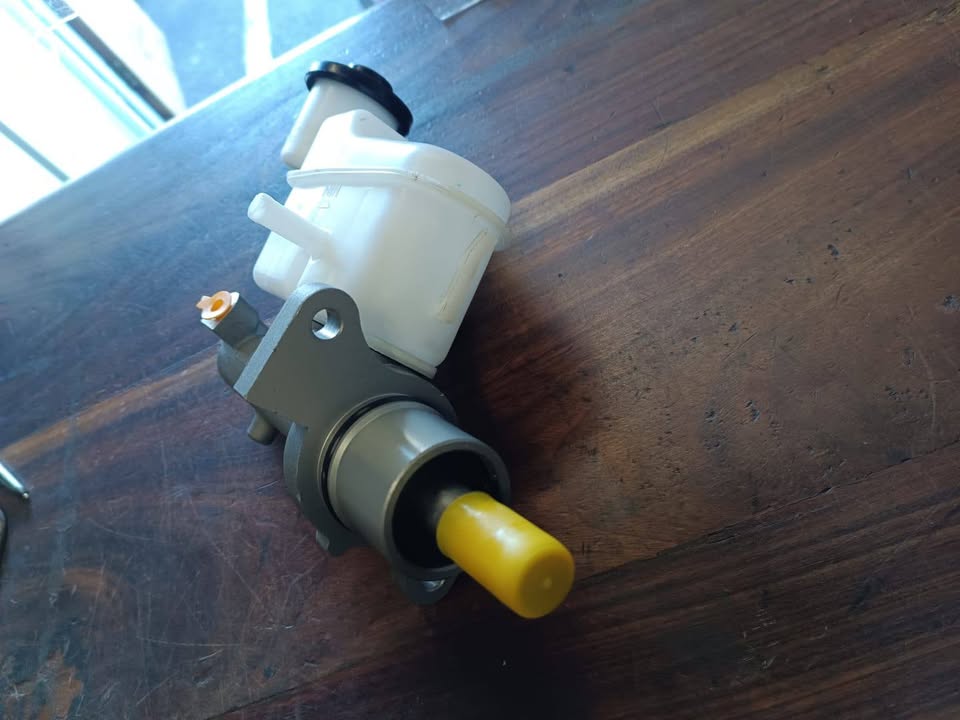 New Brake Master Cylinder Toyota Hilux 2.5 D4D - Private Seller