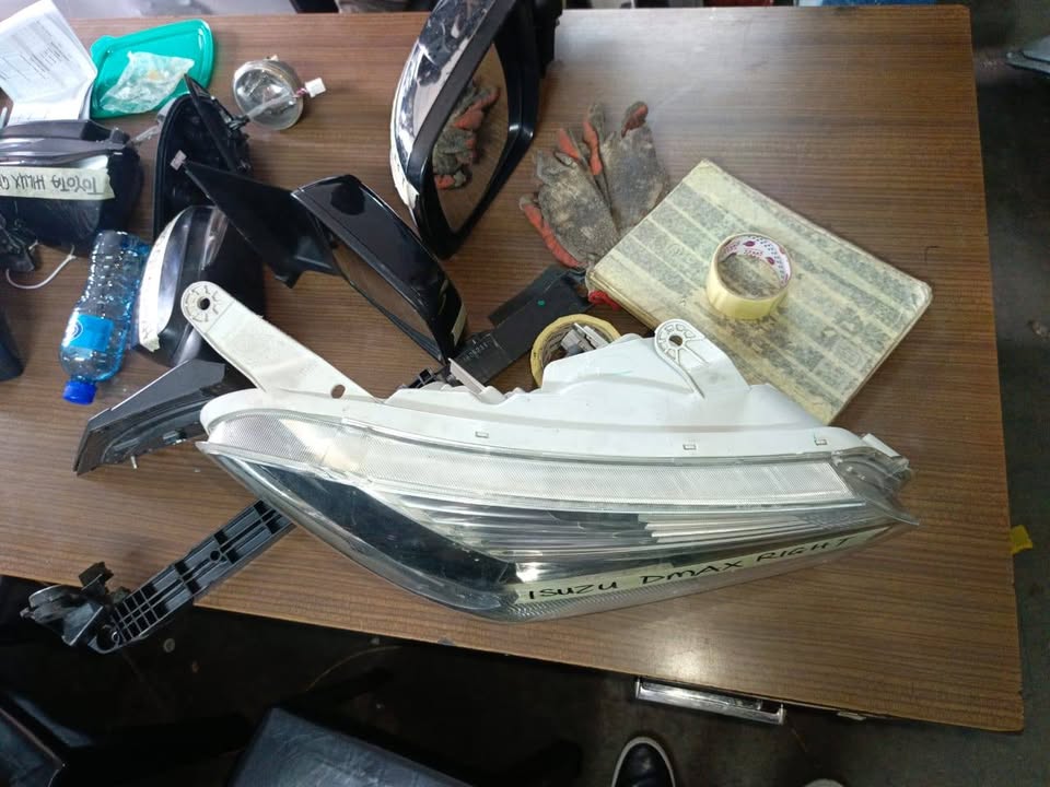 Isuzu D-Max Right Headlight - Private Seller Isuzu D-Max Right Headlight - Private Seller