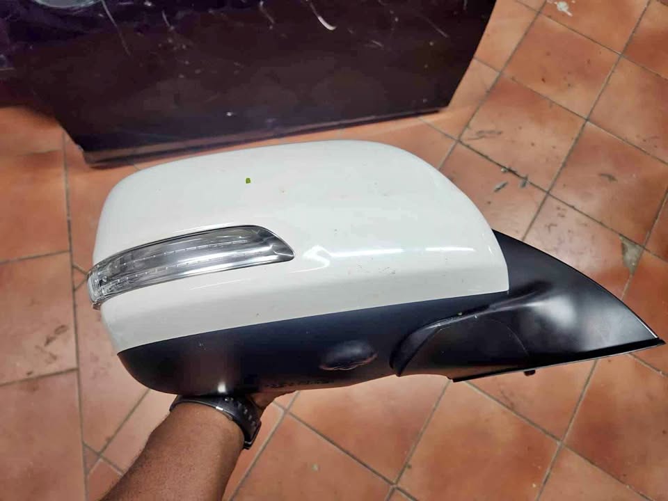 Right side Toyota Landcruiser/Prado mirror for sale - Private Seller Right side Toyota Landcruiser/Prado mirror for sale - Private Seller