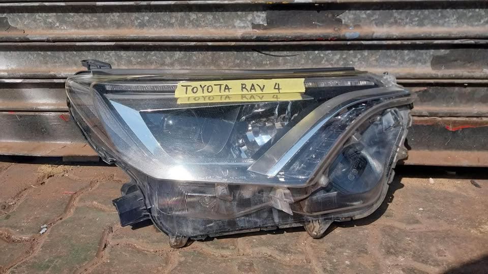 Toyota RAV4 headlight - Private Seller Toyota RAV4 headlight - Private Seller