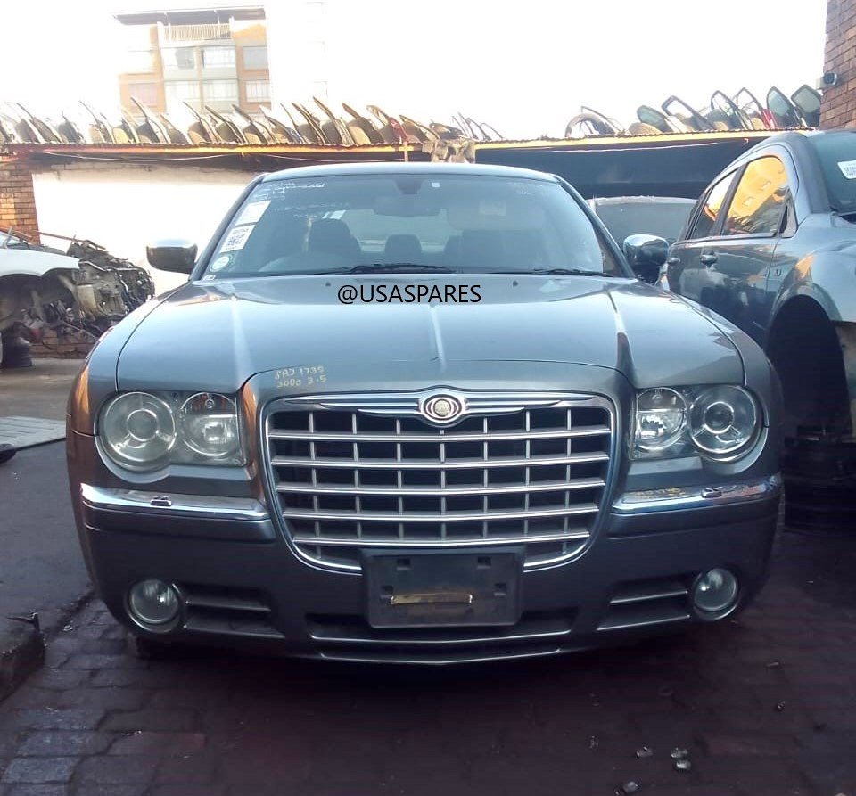 NOW STRIPPING - 2006 CHRYSLER 300C 3.5 AUTOMATIC PETROL CONTACT: OLOFF - - Private Seller