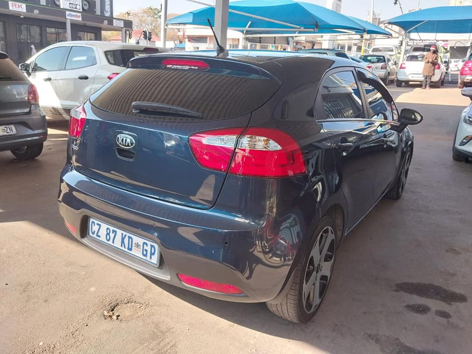 2014 KIA RIO 1.4 98 000KM BLUE COLOR MANUEL PETROL