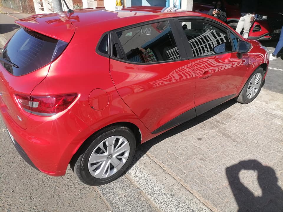2018 Renault Clio 900T Turbo Dynamic Hatchback with a Nice interior seat and Reserve Camera Service
