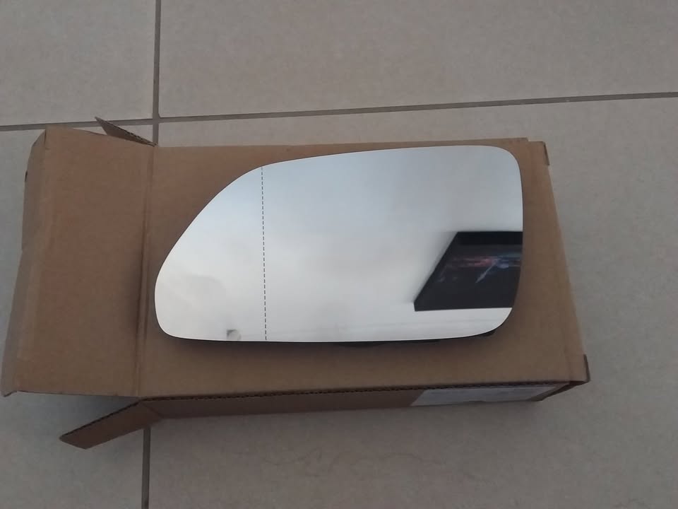 VW POLO 2005/09 BRAND NEW DOOR MIRROR GLASS SALE ( free fitment) .