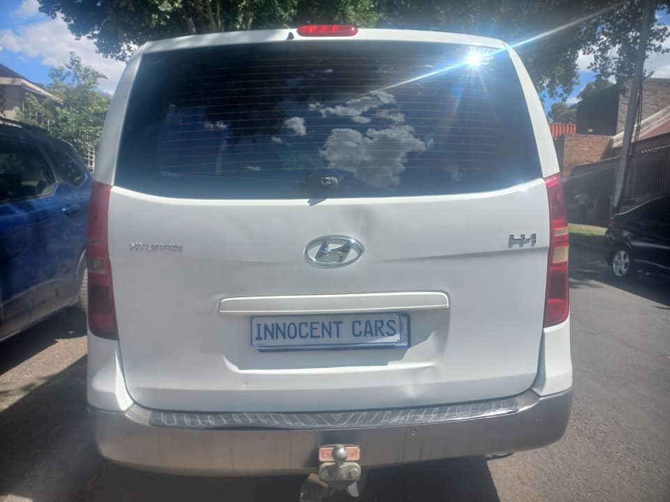 2011 HYUNDAI H1 BUS 2.5 CRDI DIESEL, MANUAL, WHITE COLOR, MILEAGE 182000KMS