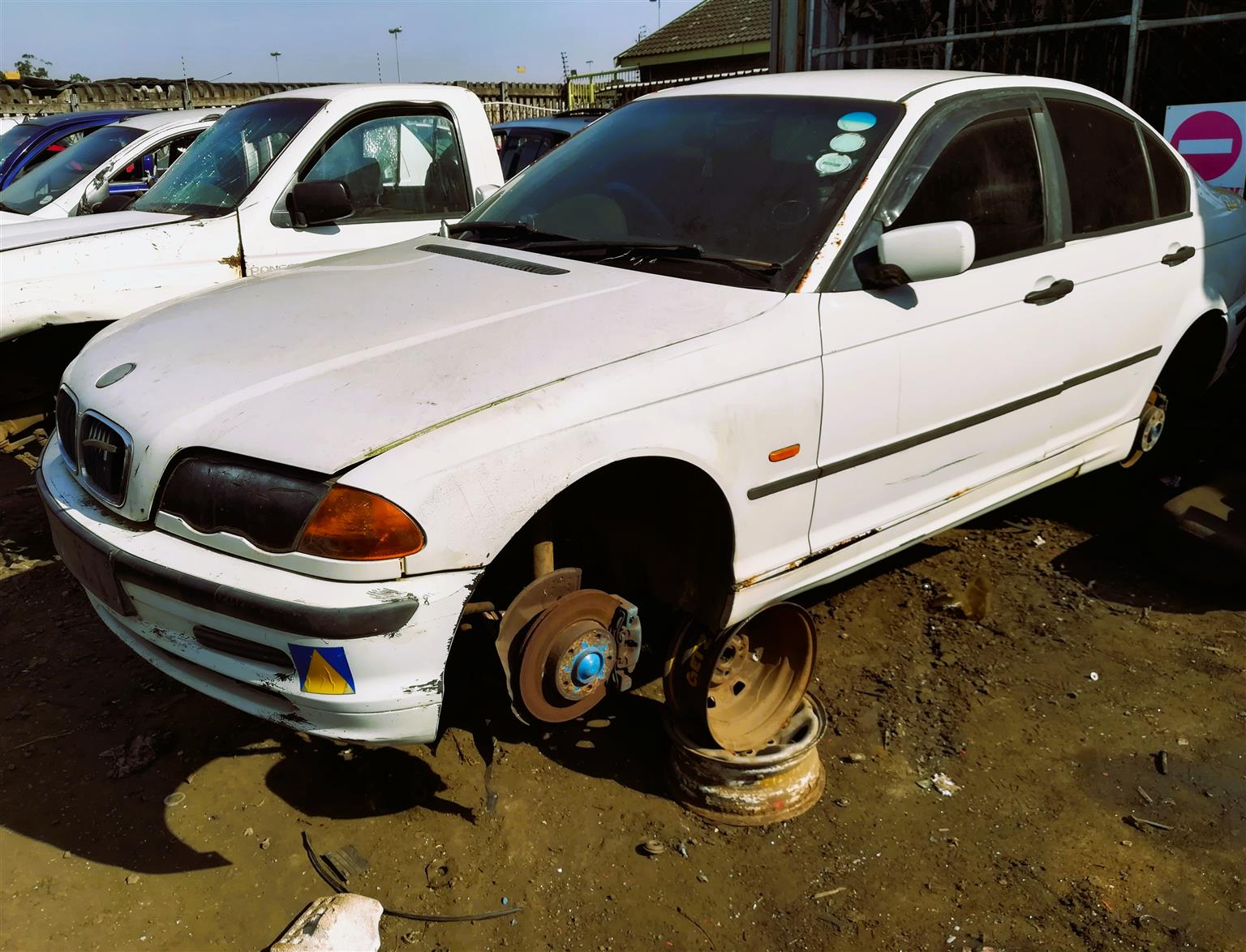 2000 BMW E46 318i – Stripping for Spares